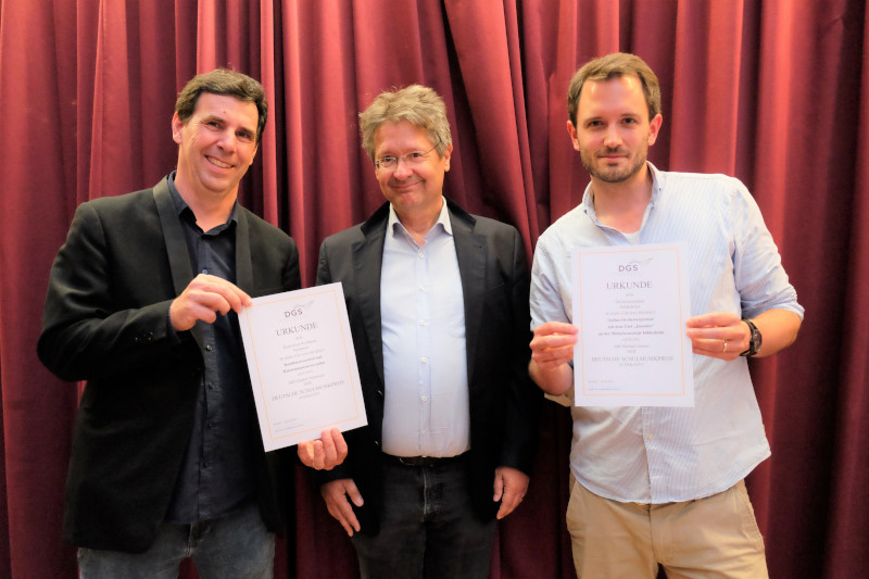 Bei der Preisverleihung in Stade: v. l. n. r. Günther Hartmann (Realschule Puchheim), Bernhard Hofmann (VBS/DGS), Michael Immer (Michelsenschule Hildesheim)